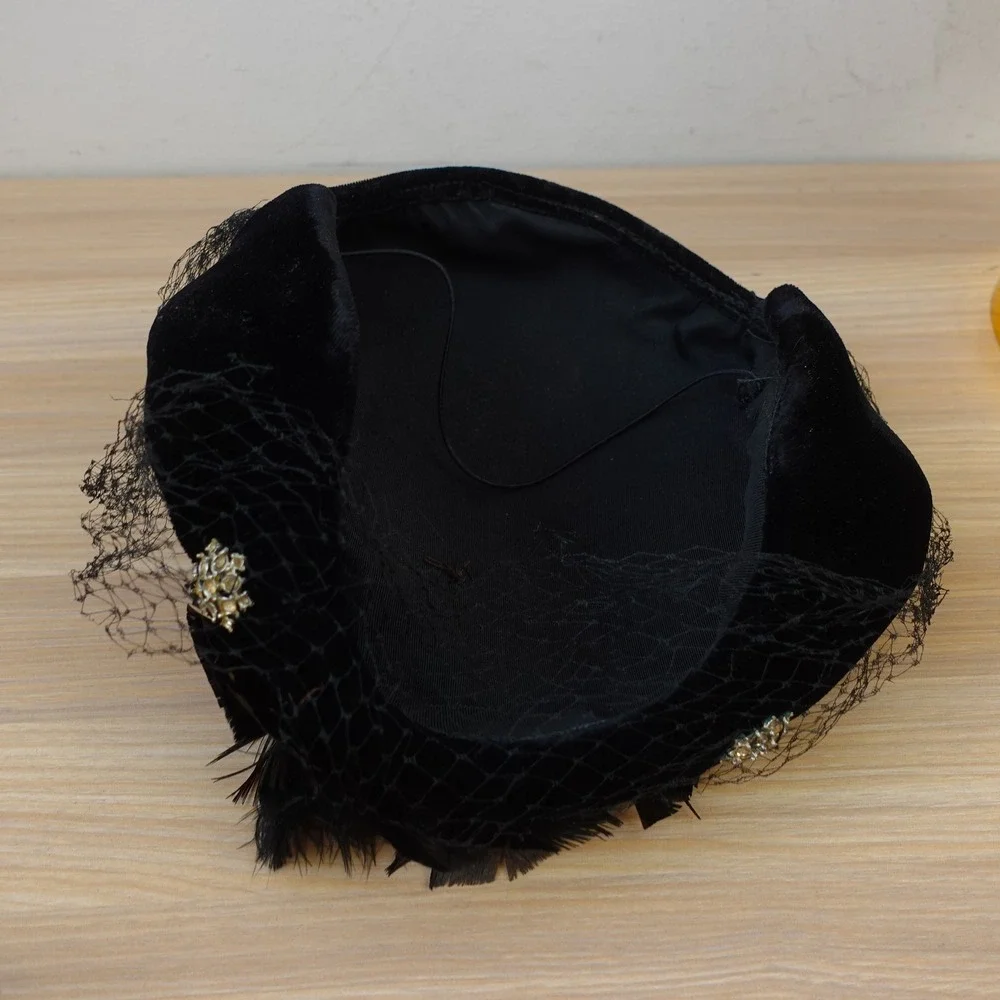 Vintage Black Velvet Hat Feather Rhinestone Brooch Veil Church Fascinator Gothic - Picture 4 of 15
